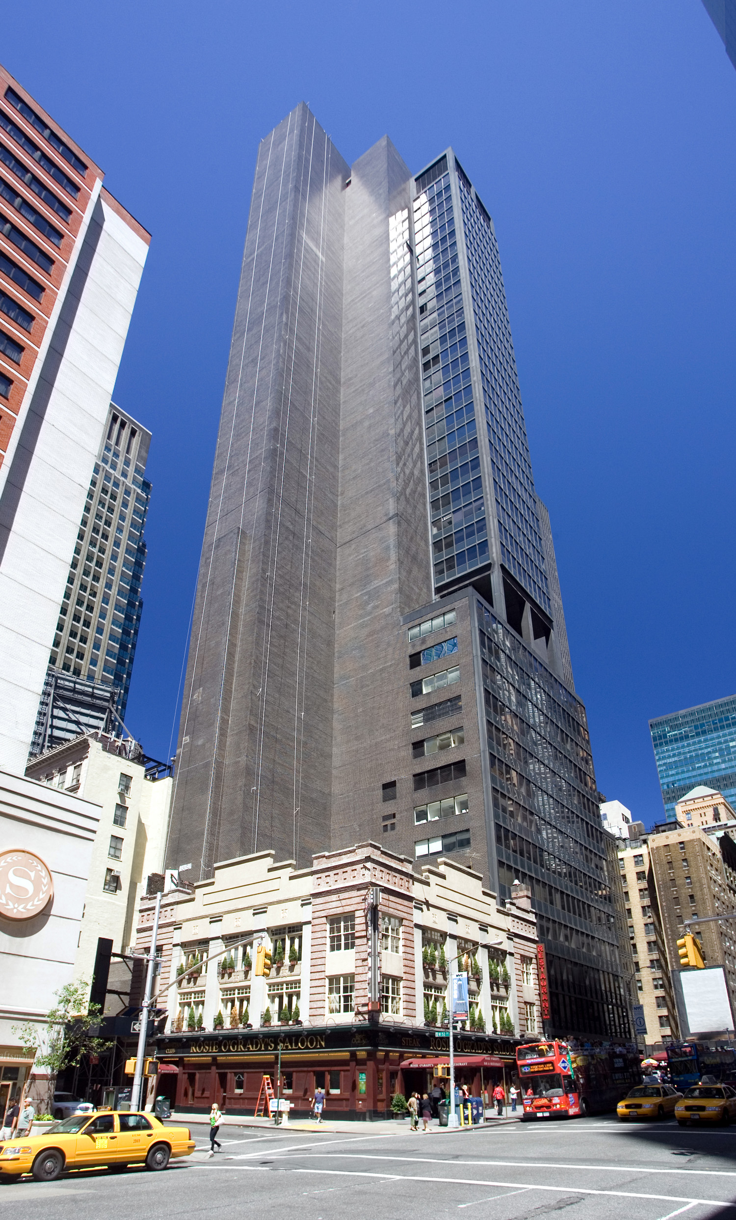 810 7th Avenue, New York City - View from Broadway. © Mathias Beinling
